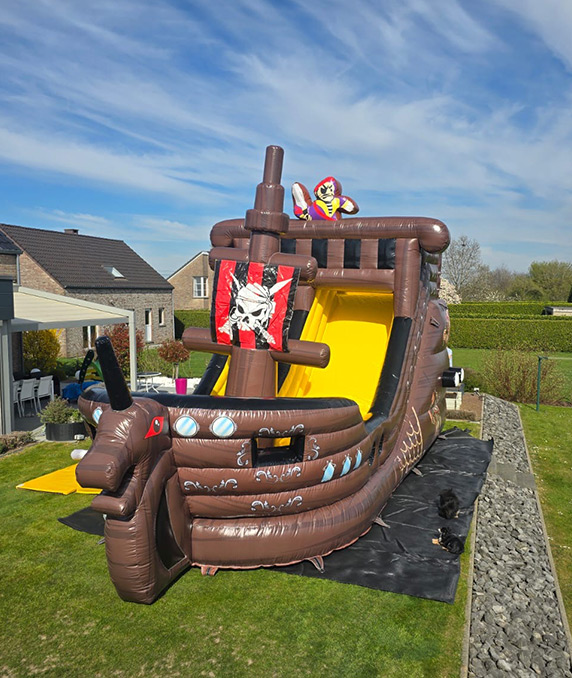 château gonflable pirates